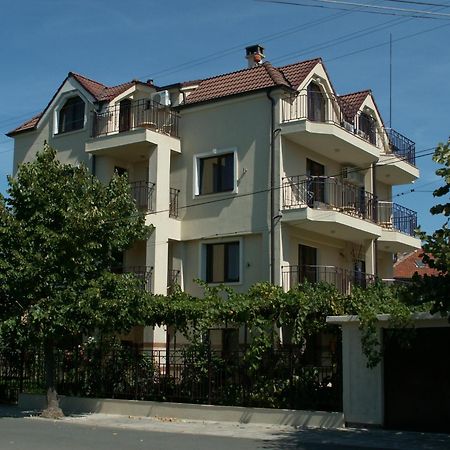 Family Hotel Bellehouse Chernomorets Exterior foto