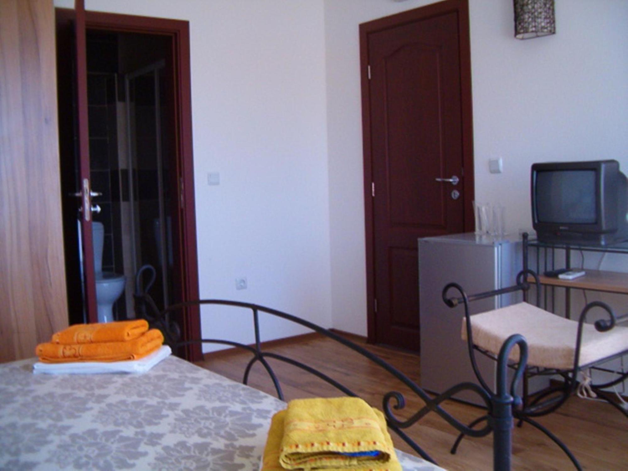 Family Hotel Bellehouse Chernomorets Habitación foto